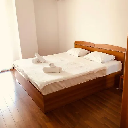 Summerland Ony Apart * Mamaia